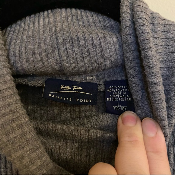 VTG Bailey’s Point Gray Ribbed Turtleneck Sweater - Picture 3 of 3